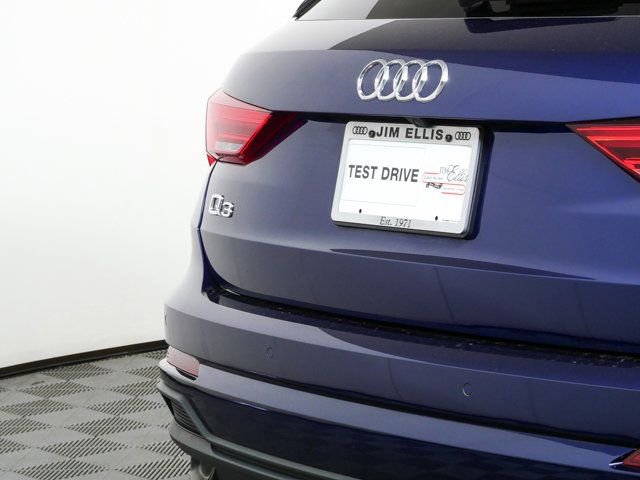 Used 2023 Audi Q3 2.0T Premium w/ Convenience Package AWD/4WD image 35