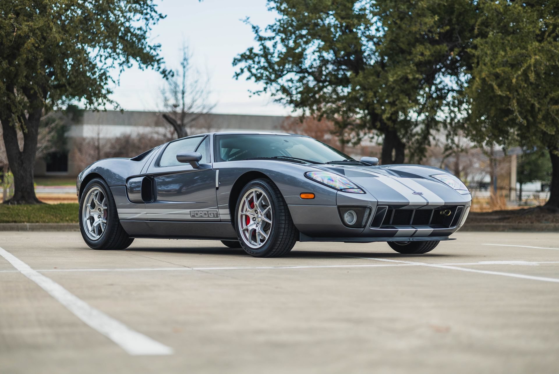 Used 2006 Ford GT RWD image 36