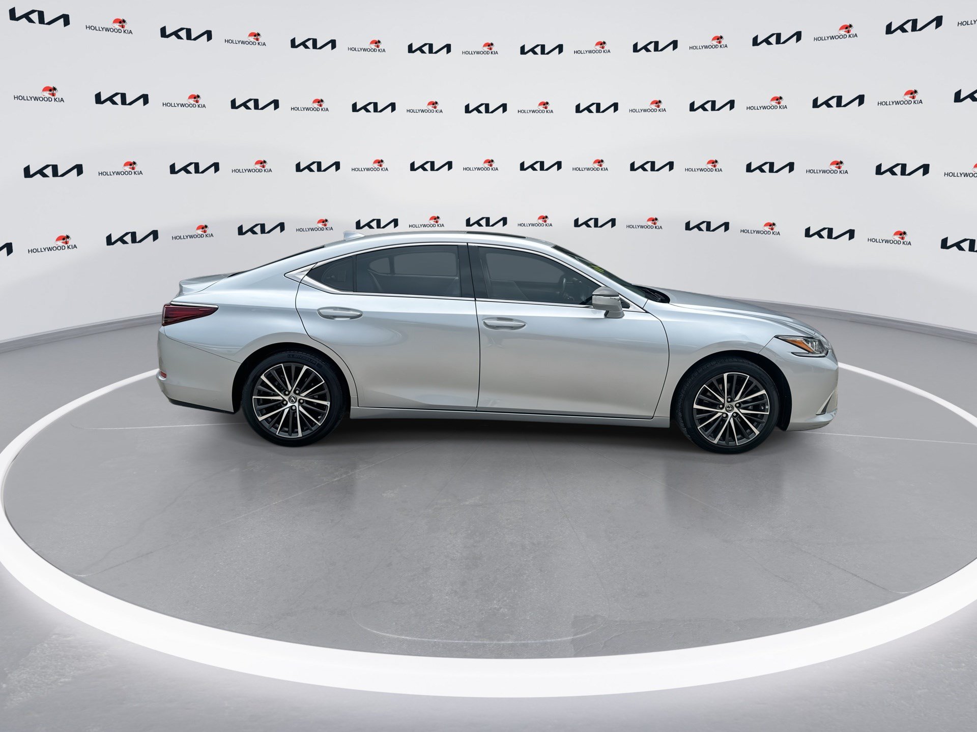 Used 2023 Lexus ES 350 w/ Premium Package FWD image 9