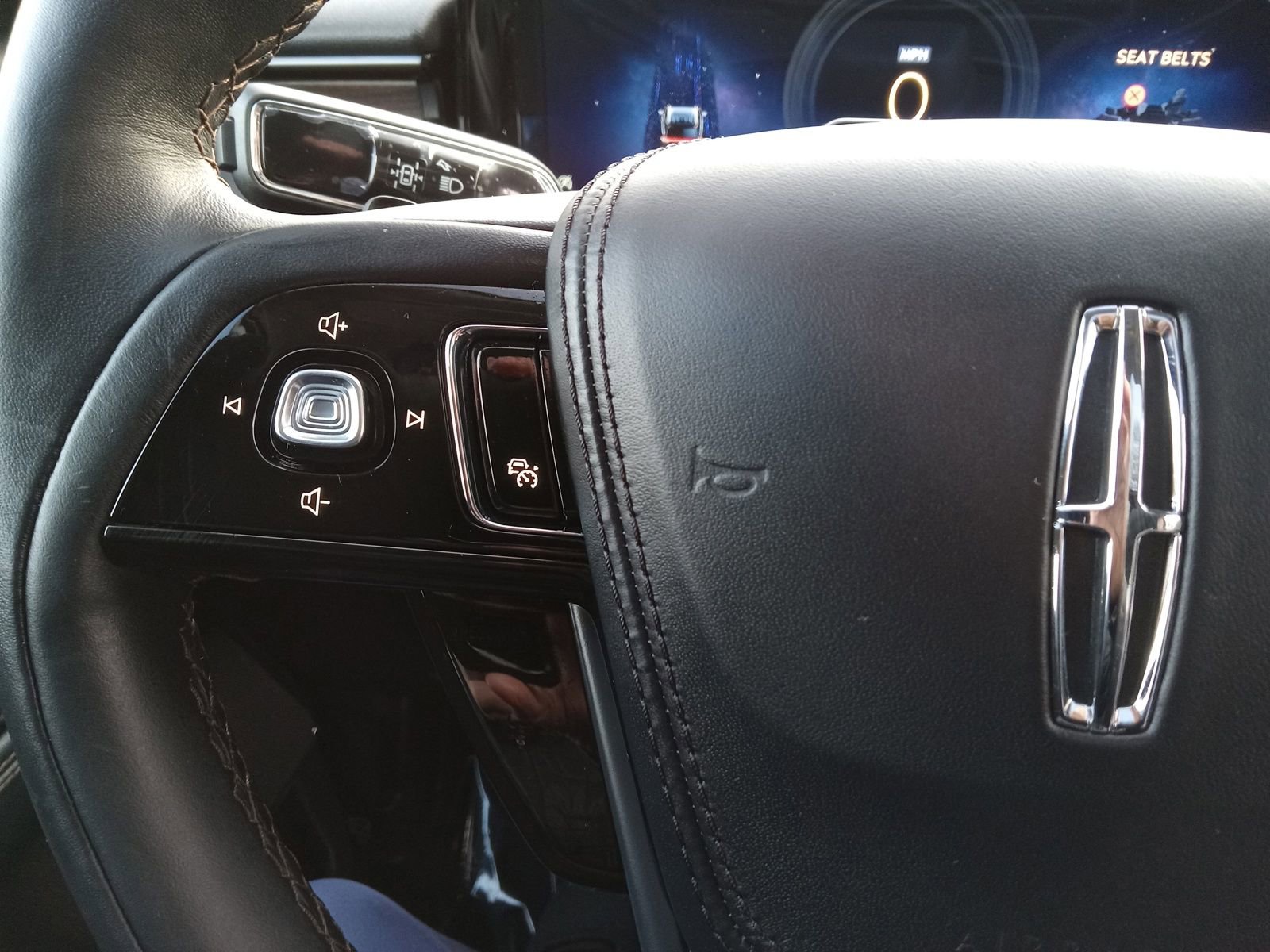 Used 2025 Lincoln Aviator Reserve image 21