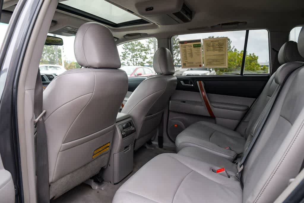 Used 2010 Toyota Highlander Limited image 18