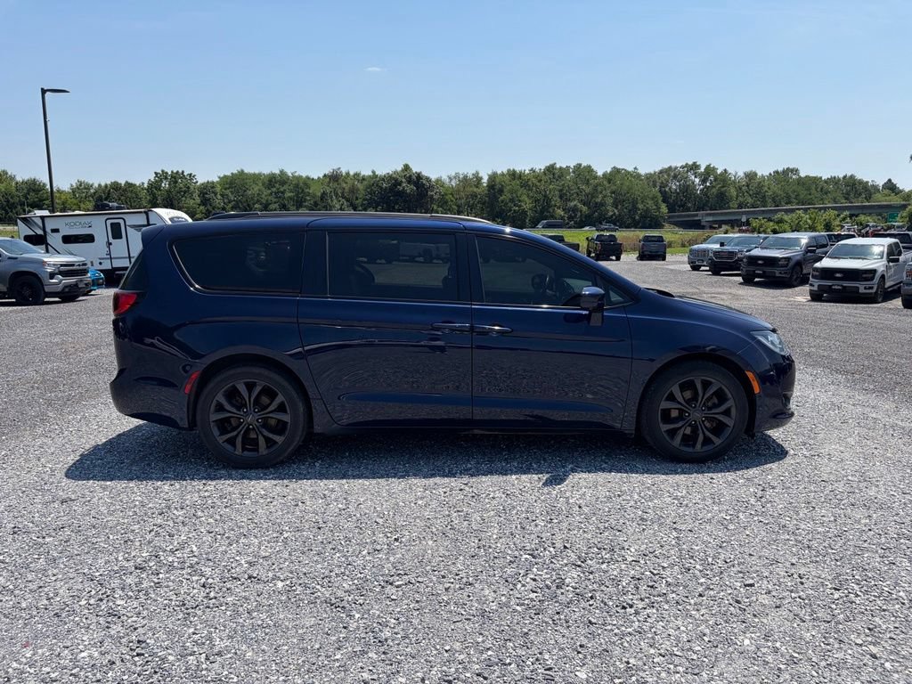 Used 2018 Chrysler Pacifica Touring-L Plus w/ Advanced Safetytec Group FWD image 14