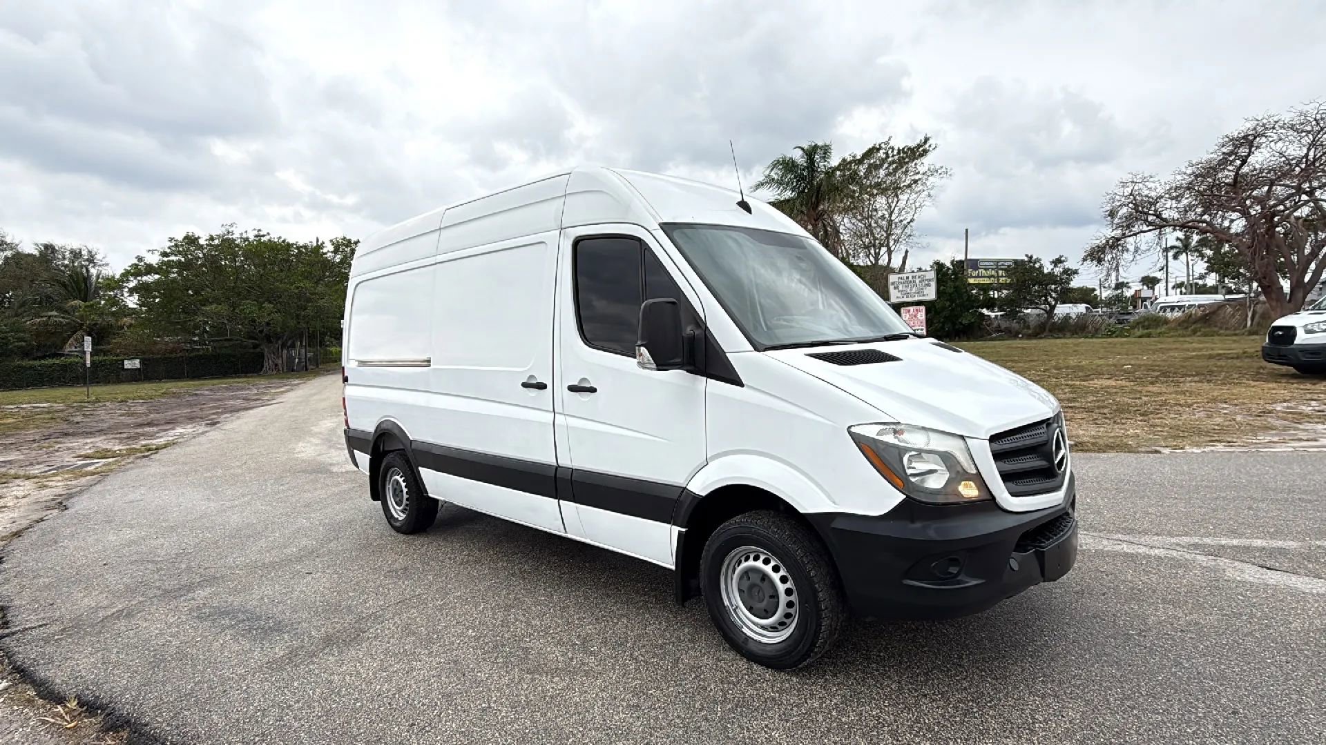 Used 2017 Mercedes-Benz Sprinter 2500 image 6