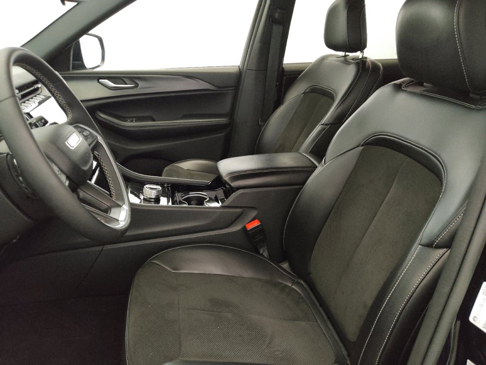 Used 2023 Jeep Grand Cherokee L Laredo RWD image 17
