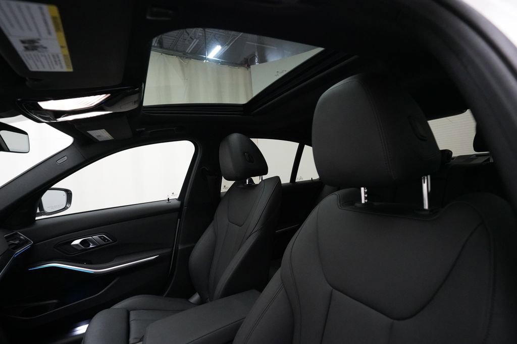 Used 2021 BMW 330e xDrive w/ Convenience Package image 32