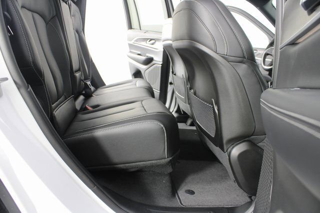 New 2025 Jeep Grand Cherokee Limited w/ Luxury Tech Group II image 24