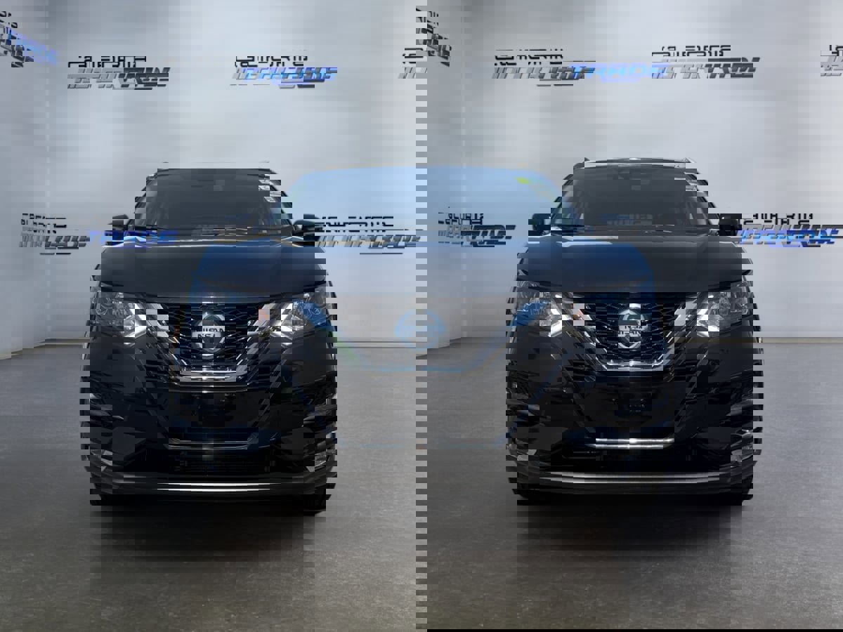 Used 2022 Nissan Rogue Sport SV image 2