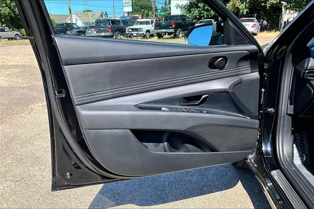Used 2025 Hyundai Elantra SEL FWD image 22