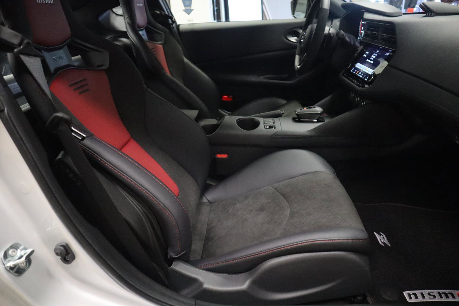 Used 2025 Nissan Z NISMO w/ Floor Mat Package image 32