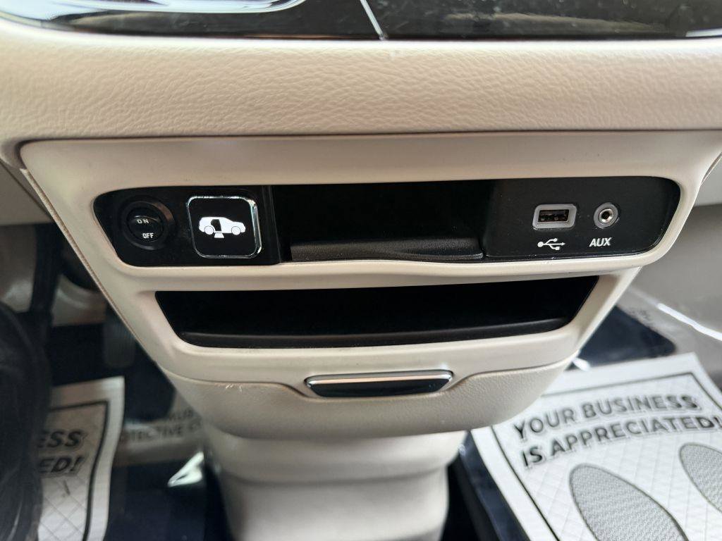 Used 2020 Chrysler Pacifica Touring-L FWD image 32