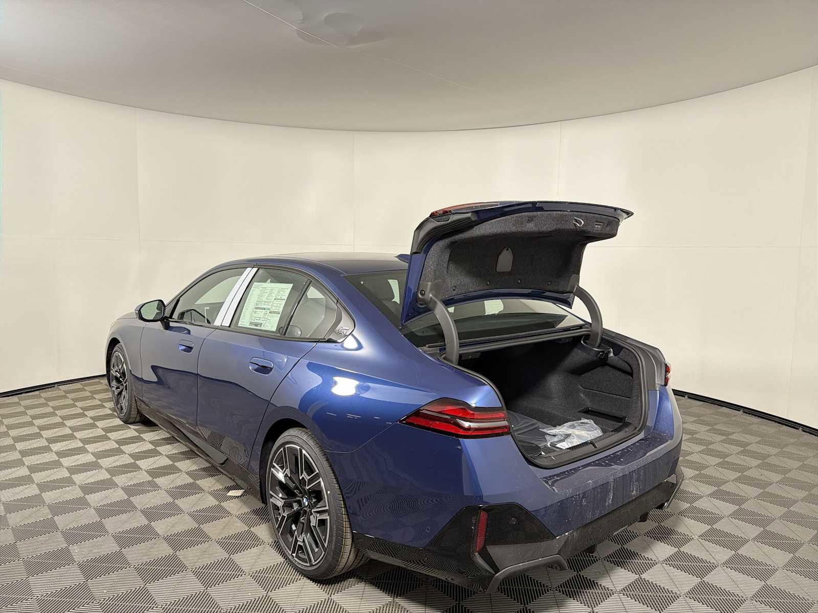 New 2026 BMW 530i xDrive w/ M Sport Package image 20