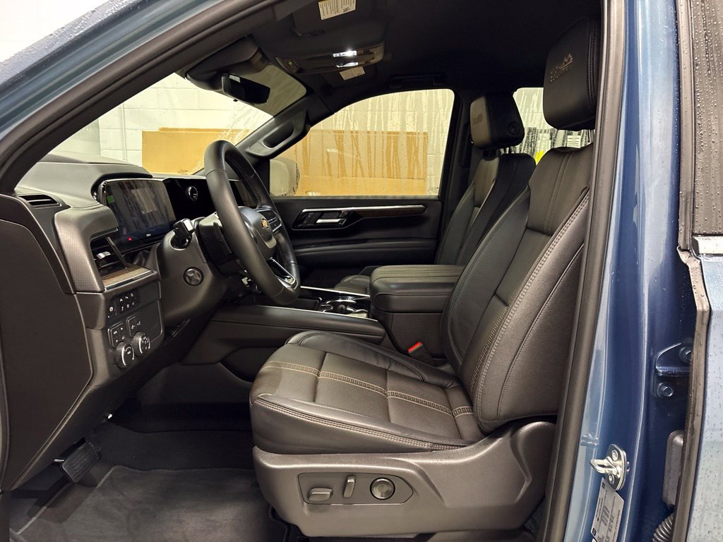 Used 2025 Chevrolet Tahoe High Country AWD/4WD image 15