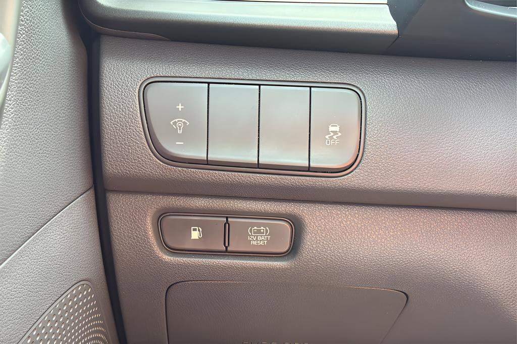 Used 2017 Kia Niro LX image 16