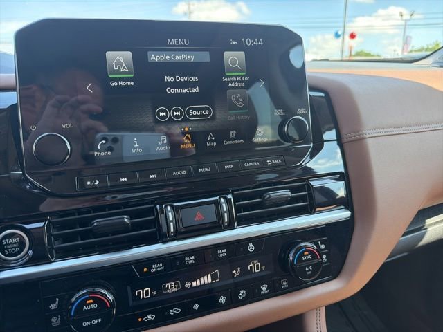 Used 2024 Nissan Pathfinder Platinum w/ Black Appearance Package AWD/4WD image 11