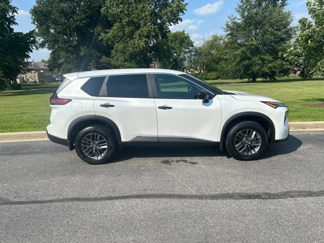 Used 2024 Nissan Rogue S AWD/4WD image 29