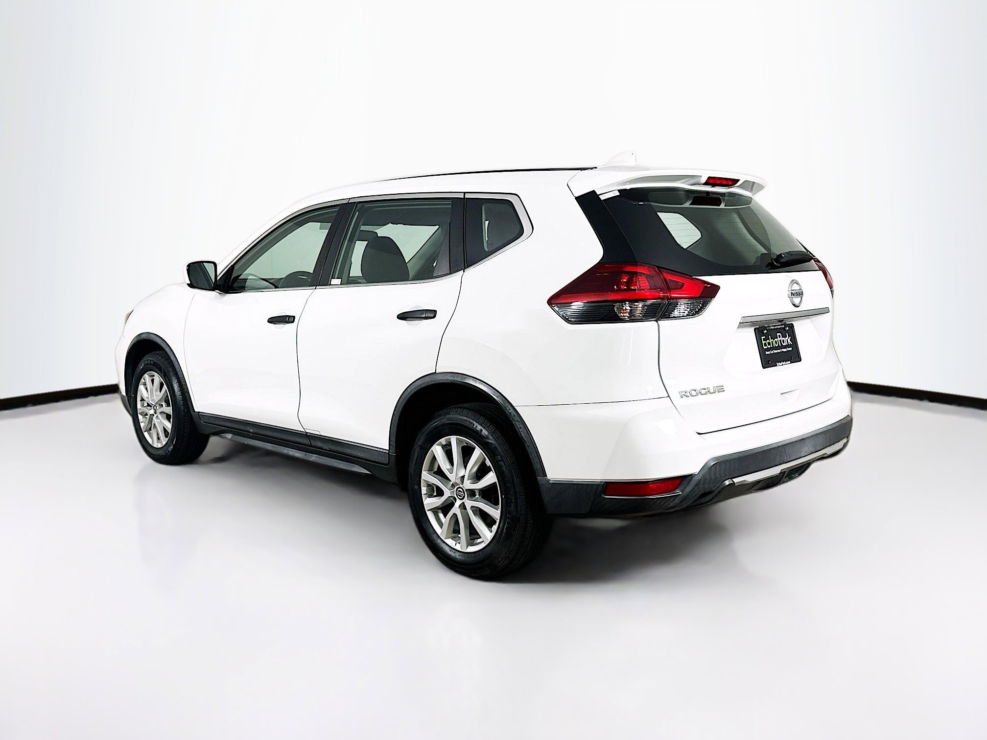 Used 2018 Nissan Rogue S image 5