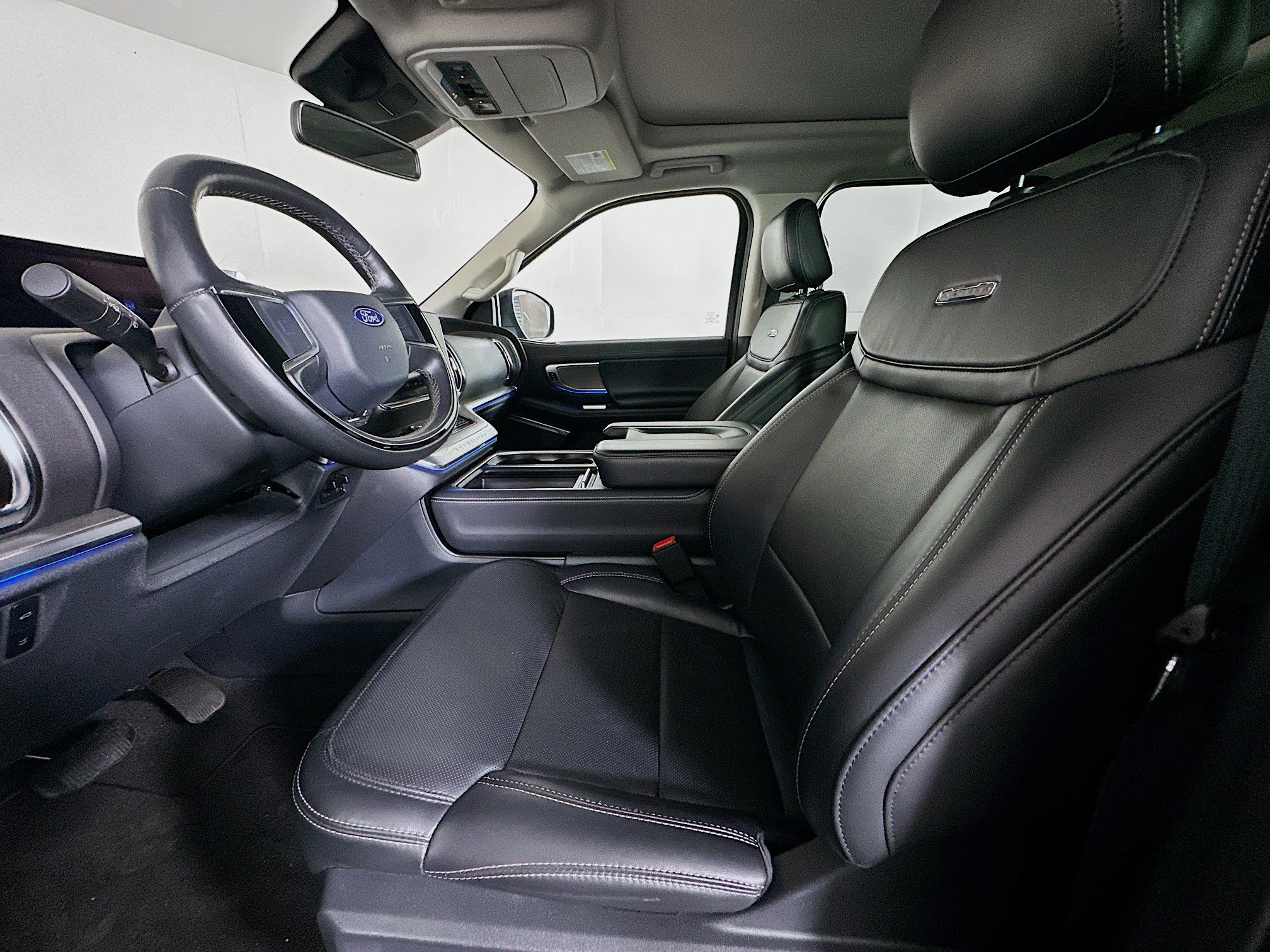 Used 2025 Ford Expedition Platinum image 13