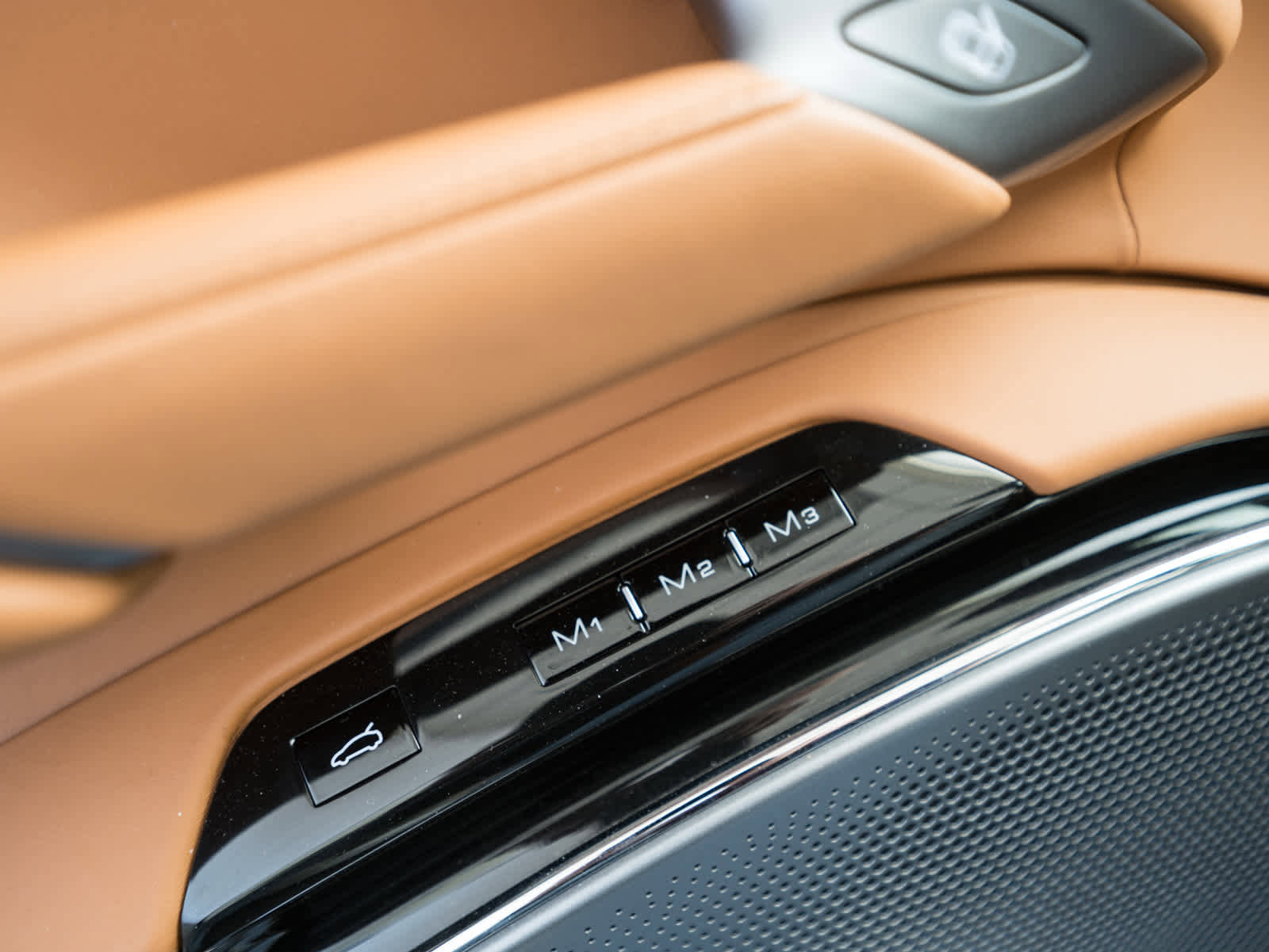 Used 2024 Ferrari Roma Spider image 19