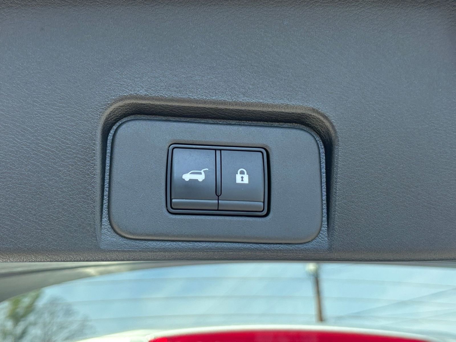 Used 2025 Nissan Rogue SV AWD/4WD image 29
