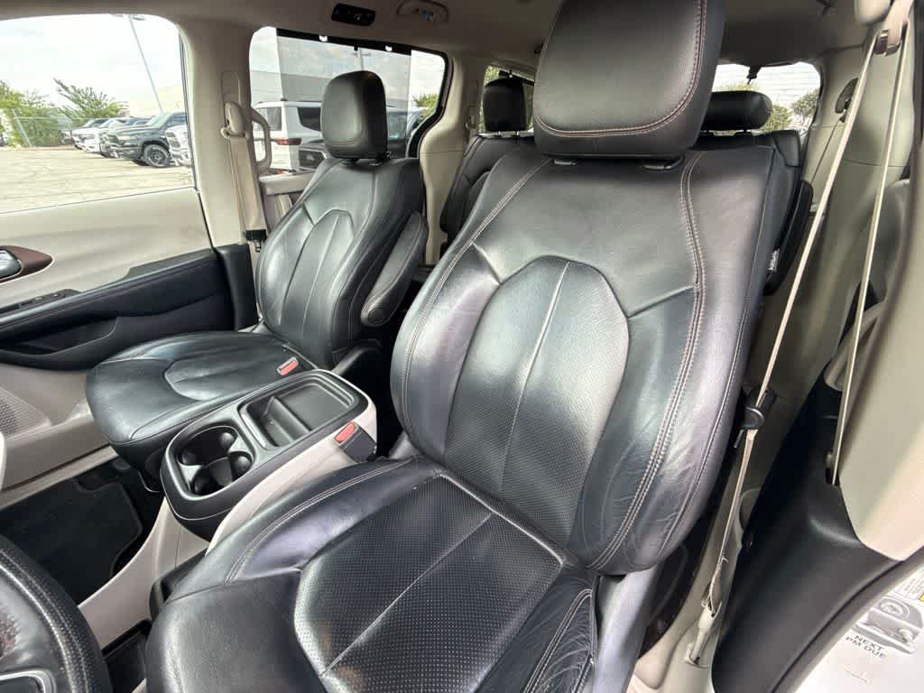 Used 2019 Chrysler Pacifica Touring-L FWD image 15