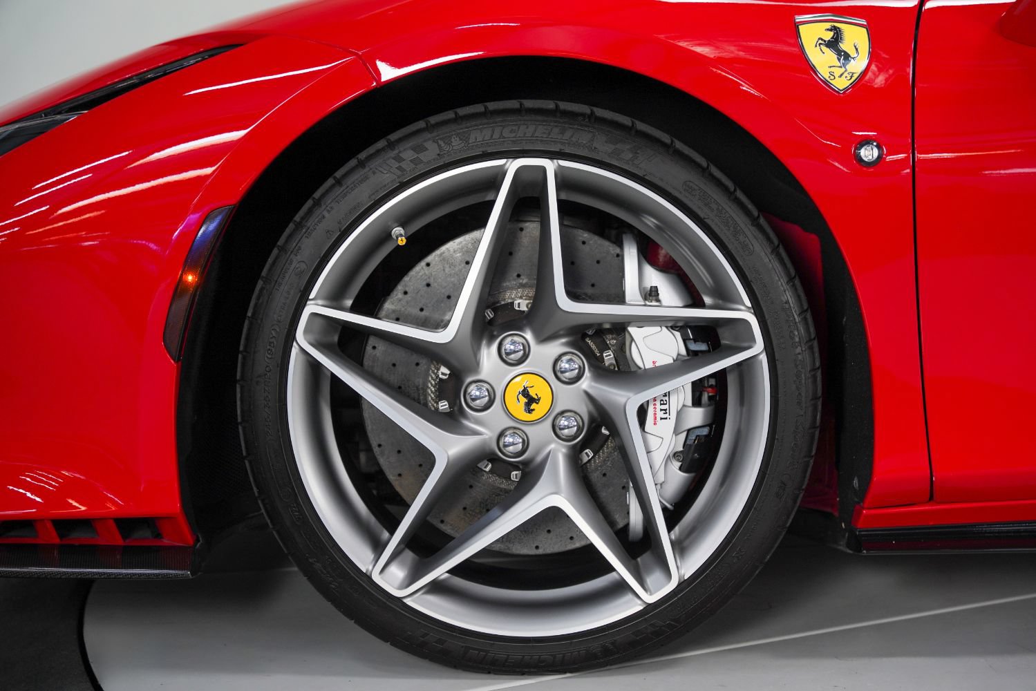 Used 2021 Ferrari F8 Tributo RWD image 18