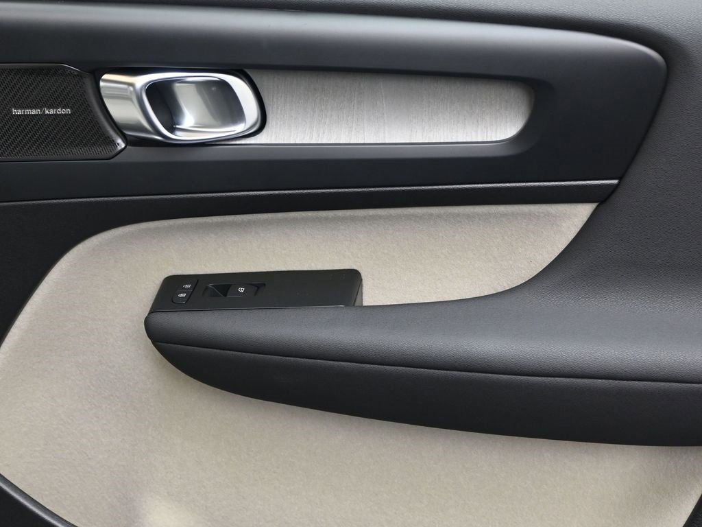 New 2026 Volvo XC40 B5 Ultra w/ Protection Package Premier image 11