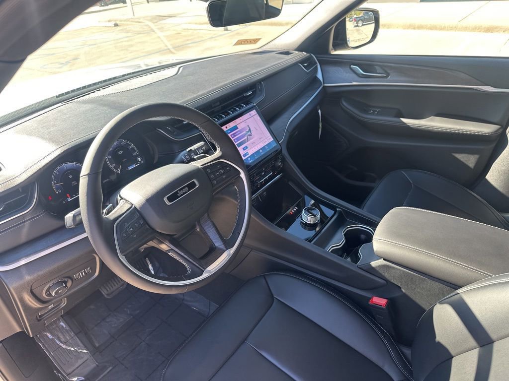 New 2025 Jeep Grand Cherokee L Limited image 9