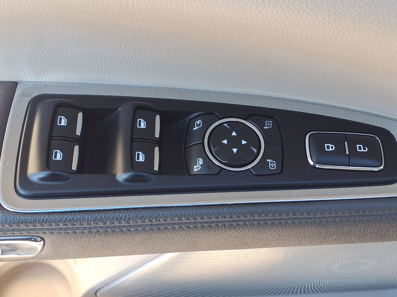 Used 2020 Lincoln Continental Reserve w/ Luxury Package image 17