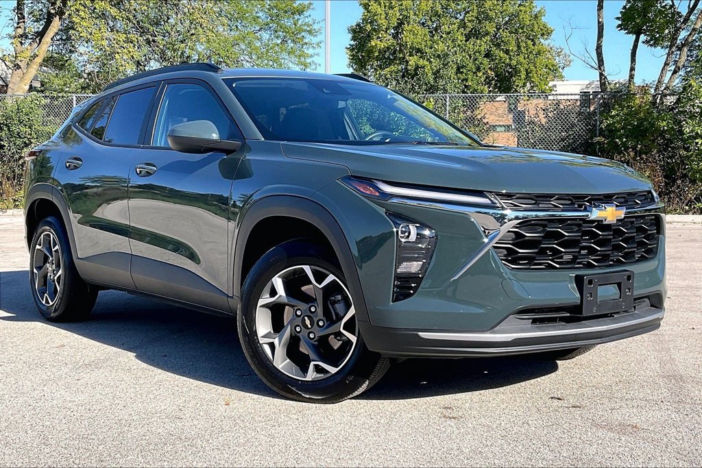 Used 2025 Chevrolet Trax LT w/ Driver Confidence Package FWD image 34
