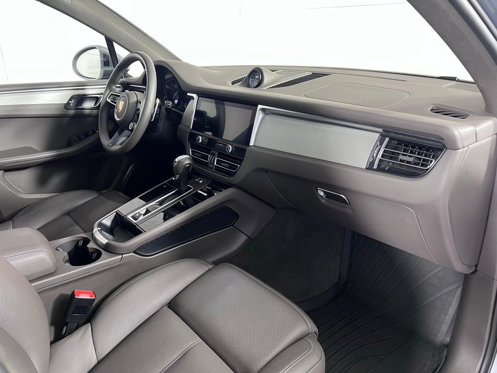 Certified 2024 Porsche Macan GTS image 17