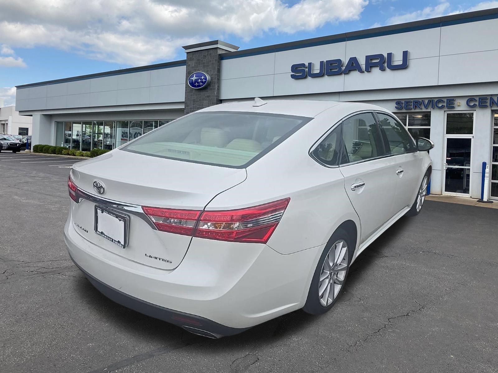 Used 2013 Toyota Avalon Limited FWD image 3