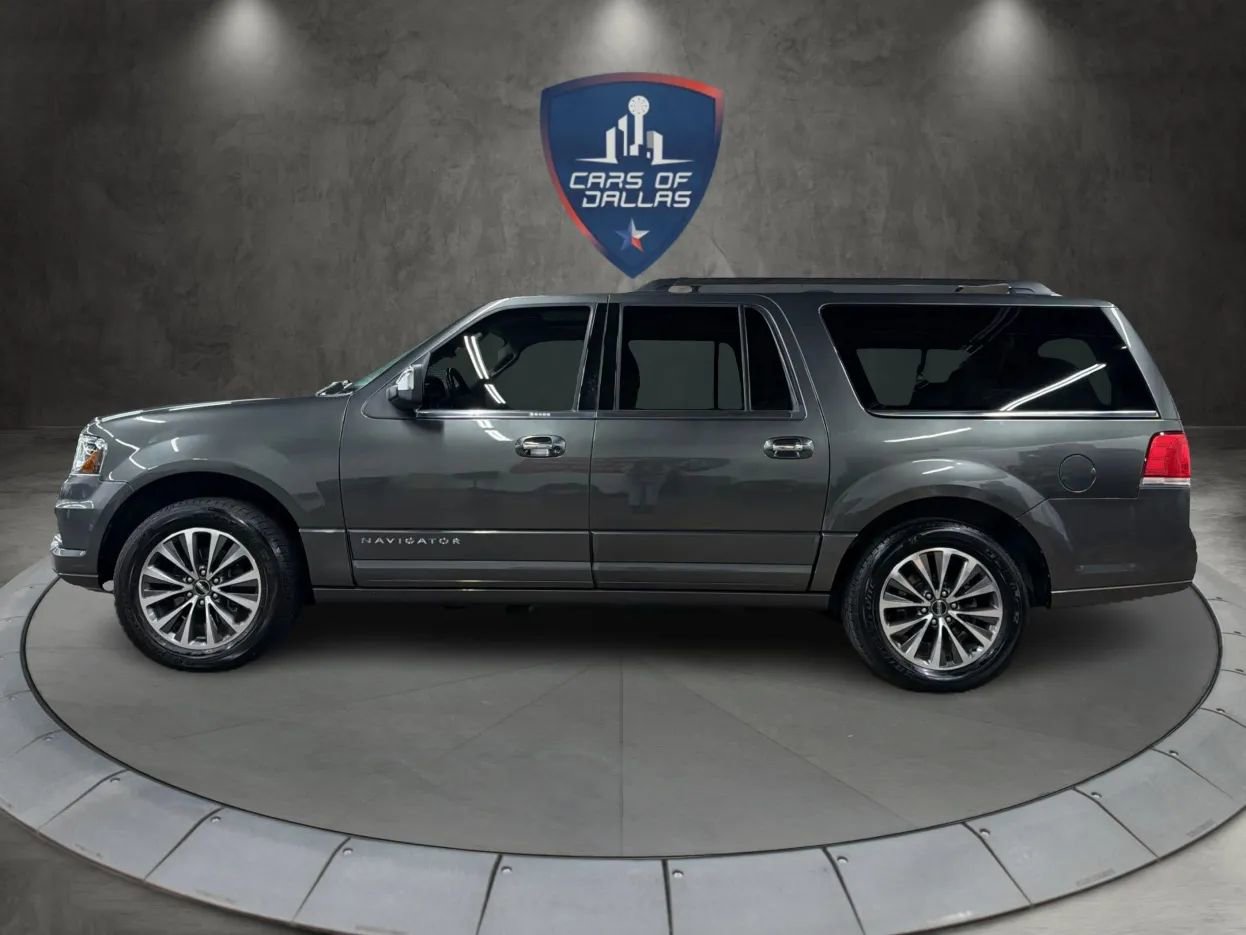 Used 2016 Lincoln Navigator L Select RWD image 2