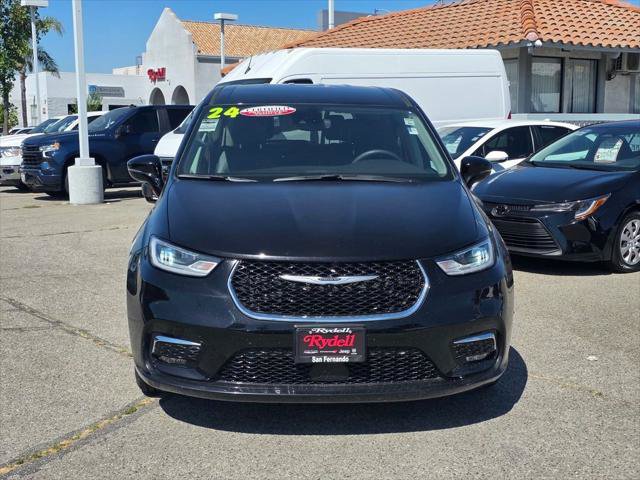 Certified 2024 Chrysler Pacifica Touring-L FWD image 2