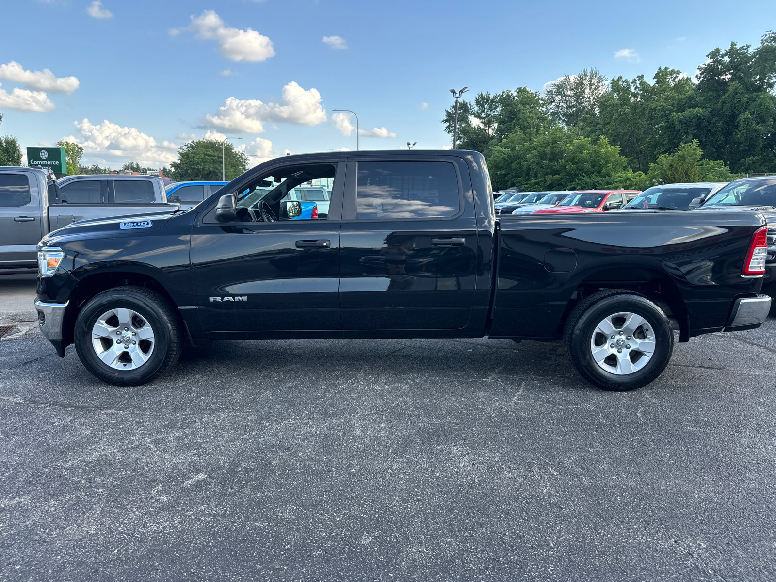 Used 2023 RAM 1500 Big Horn AWD/4WD image 3