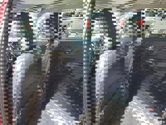 Certified 2019 Jeep Cherokee Latitude Plus image 18