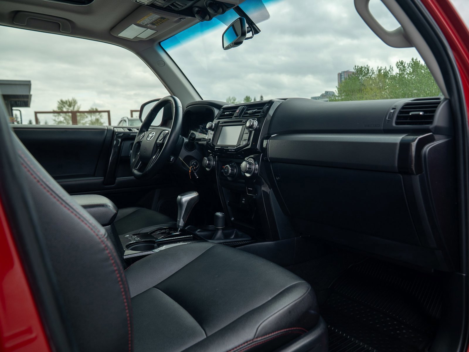 Used 2018 Toyota 4Runner TRD Off-Road Premium AWD/4WD image 27