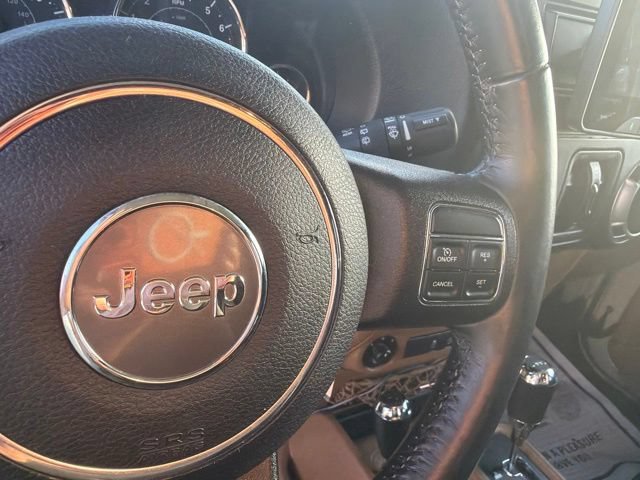Used 2017 Jeep Wrangler Unlimited Sahara w/ Connectivity Group AWD/4WD image 13