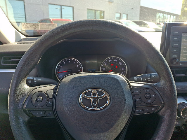 Used 2022 Toyota RAV4 XLE AWD/4WD image 17