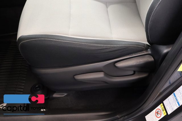 Used 2018 Toyota RAV4 XLE AWD/4WD image 12
