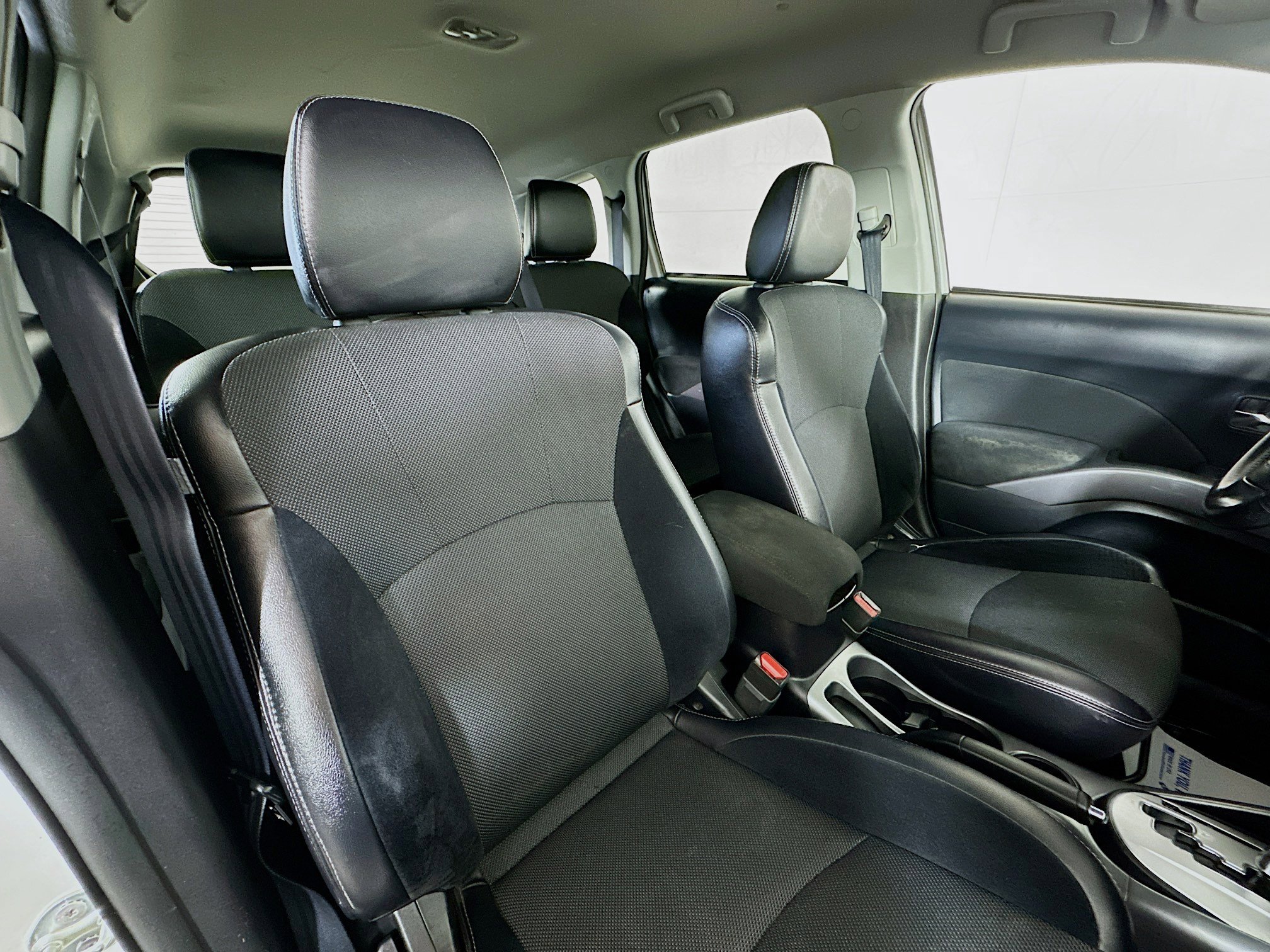 Used 2011 Mitsubishi Outlander SE image 25