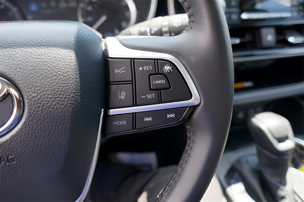 Used 2024 Toyota Highlander Platinum image 15