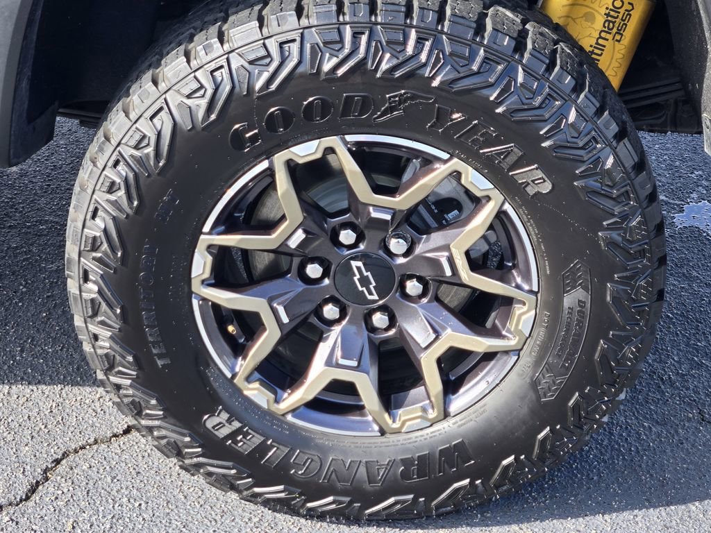 Used 2024 Chevrolet Colorado ZR2 w/ Technology Package AWD/4WD image 9