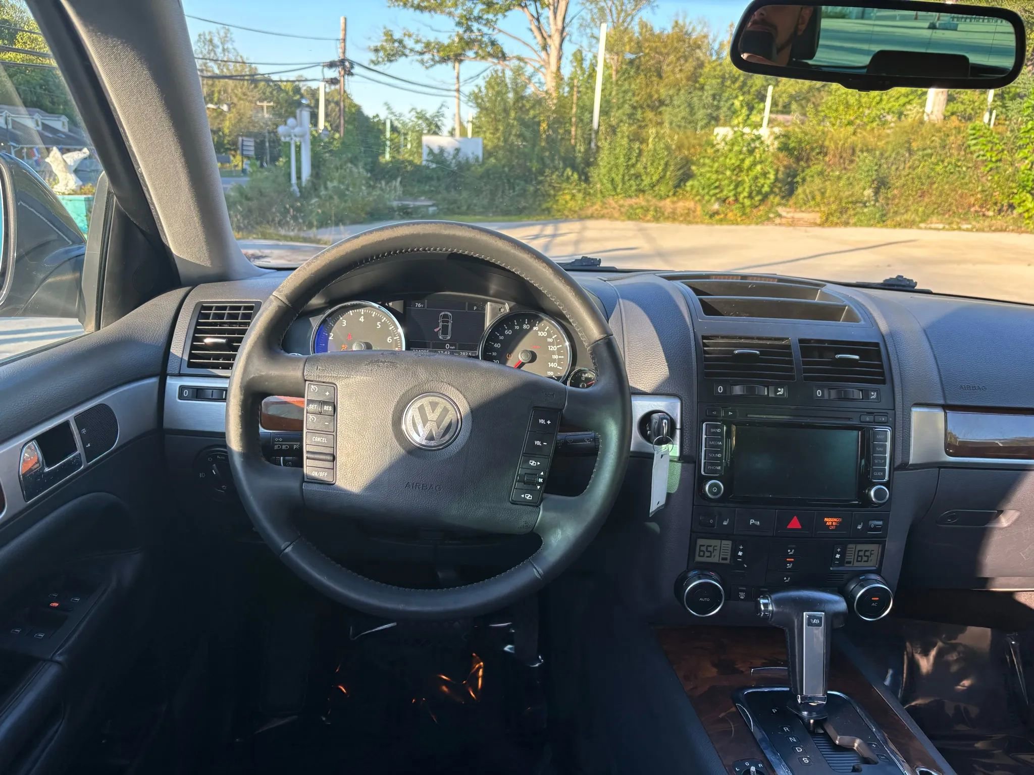 Used 2009 Volkswagen Touareg VR6 image 25