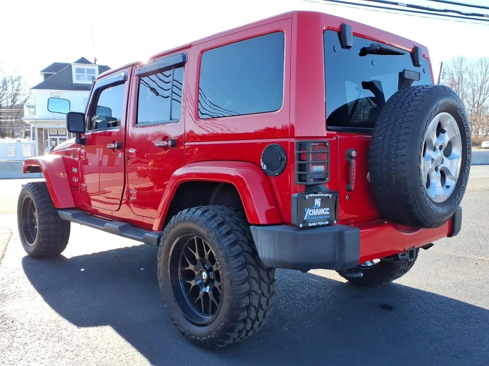 Used 2016 Jeep Wrangler Unlimited Sahara w/ Connectivity Group image 4
