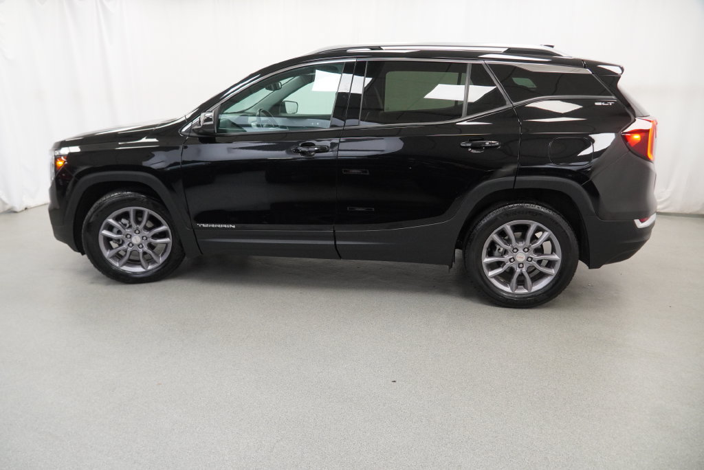 Used 2023 GMC Terrain SLT w/ LPO, Floor Liner Package FWD image 6