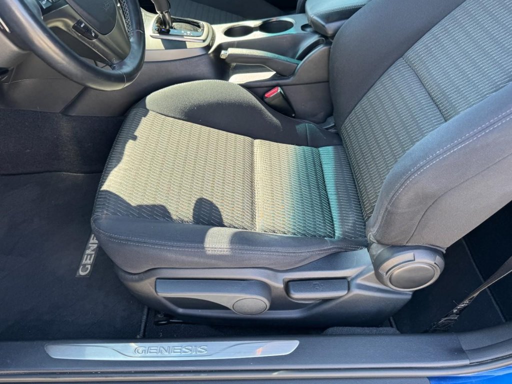 Used 2016 Hyundai Genesis 3.8 RWD image 11