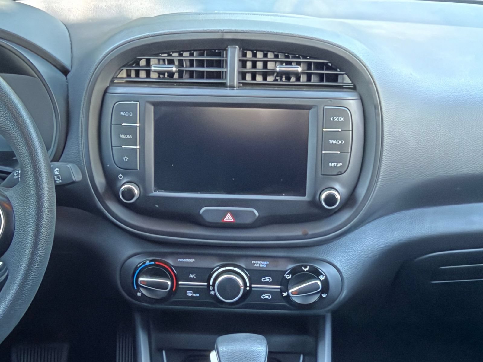 Used 2025 Kia Soul LX w/ LX Technology Package FWD image 19