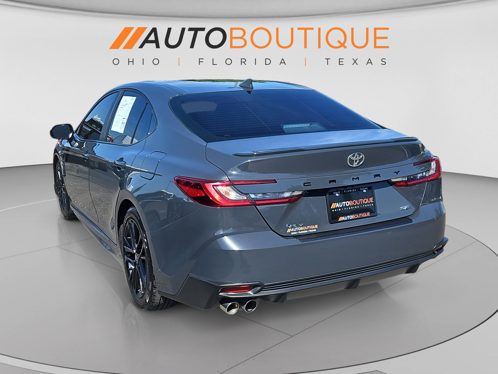 Used 2025 Toyota Camry SE FWD image 3