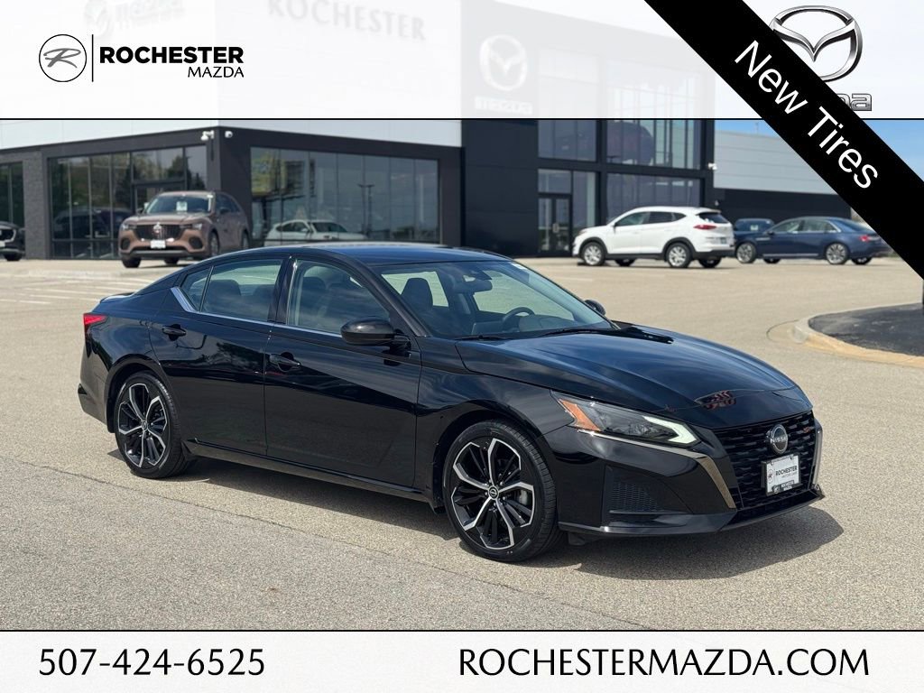 Used 2023 Nissan Altima 2.5 SR FWD image 1
