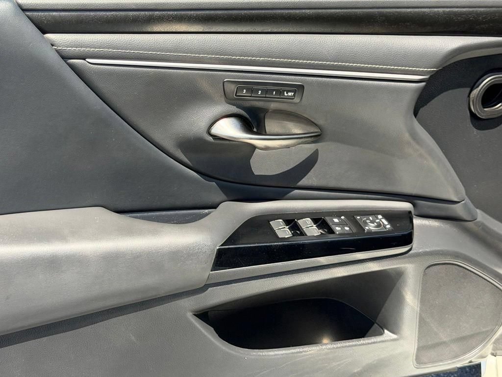 Used 2024 Lexus ES 300h w/ Premium Package FWD image 11